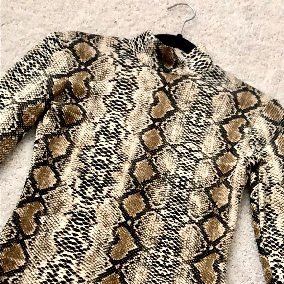 PrettyLittleThing Snakeskin Bodysuit - Picture 2 of 2